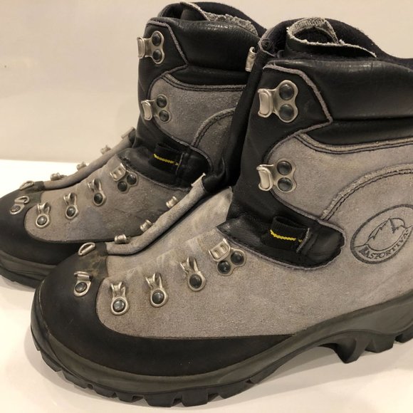 La Sportiva Women's MAKALU Hiking Boots Size 38 1/2 Euro or 8 1/2 US. Excellent